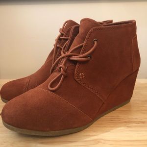 TOMS brand new suede wedge booties